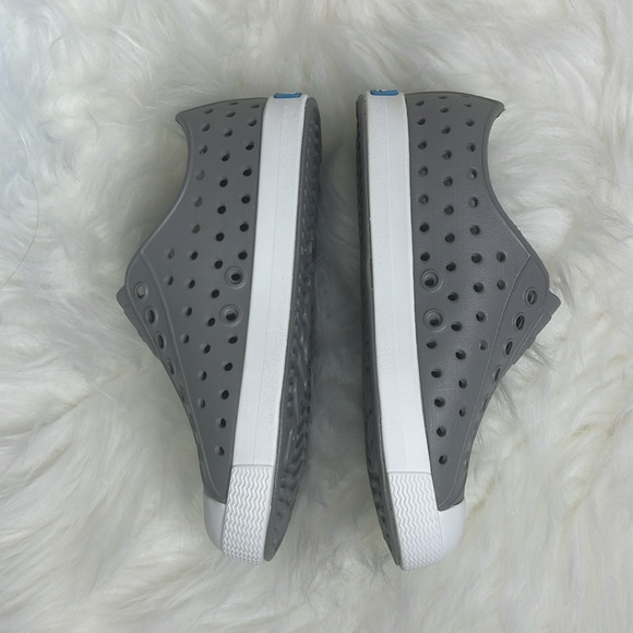 NWT Native Shoes Jefferson C9 Pigeon Gray Shell White - Picture 3 of 8